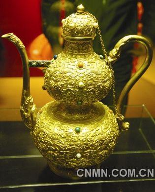 故宮藏品：金鏨花云龍紋葫蘆執壺（清）