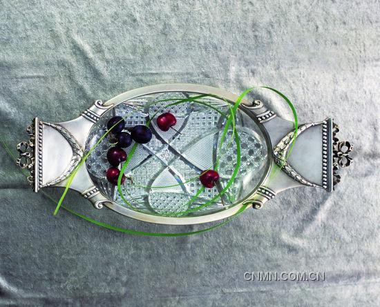 俄羅斯銀邊大水晶盤，設計大氣、制作精美，非常少見。為張作霖之子張學銘舊藏。