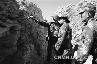 8月24日,武警黃金二支隊承擔的首個邊境地區(qū)區(qū)礦調項目——內(nèi)蒙古索倫山項目經(jīng)過專家評審。