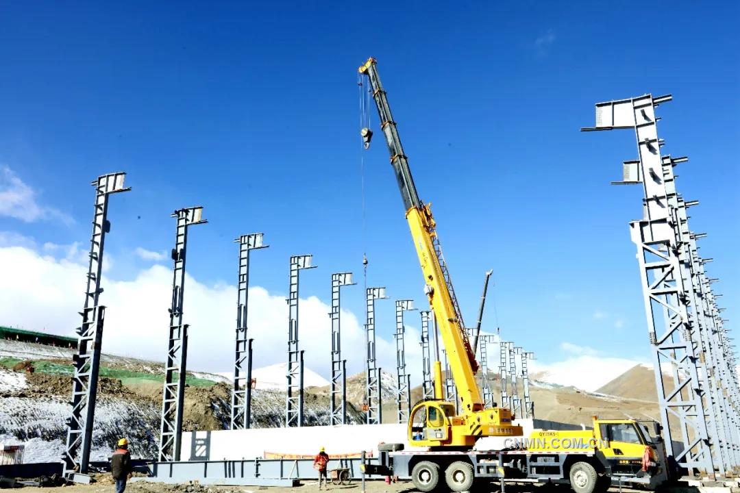 3月14日，國家開發銀行西藏自治區分行黨委書記、行長崔曉峰到玉龍銅業調研。