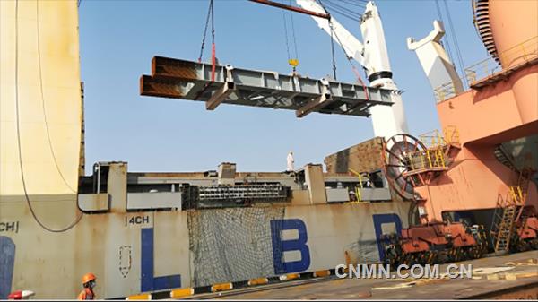 疫情危機重創全球物流體系。為確保紫金礦業&ldquo;項目建設年&rdquo;各項工作有序開展，紫金物流公司轉變思路，積極與國際大型船舶公司對話，打通亞歐運輸物流鏈，建立以中波輪船股份有限公司為海運承運人、中成國際運輸有限公司負責全程港口操作的大宗散雜物資&ldquo;專項服務合作團隊&rdquo;，重點服務紫金在塞爾維亞重點項目。