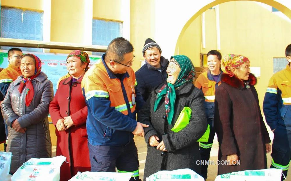 烏恰縣素有“西極”之稱,行政區劃屬于新疆克孜勒蘇柯爾克孜自治州,是國家劃定的深度貧困地區。這里年均降水量172毫米,蒸發量2500毫米,集氣候惡劣、民族地區、邊疆地區為一體,是全國脫貧攻堅的主戰場之一。