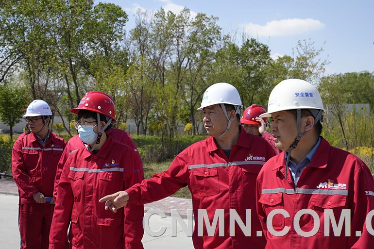 五鑫銅業領導班子在現場進行主題教育調研