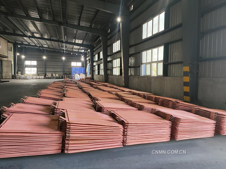 五鑫銅業成品庫內未打包銅板