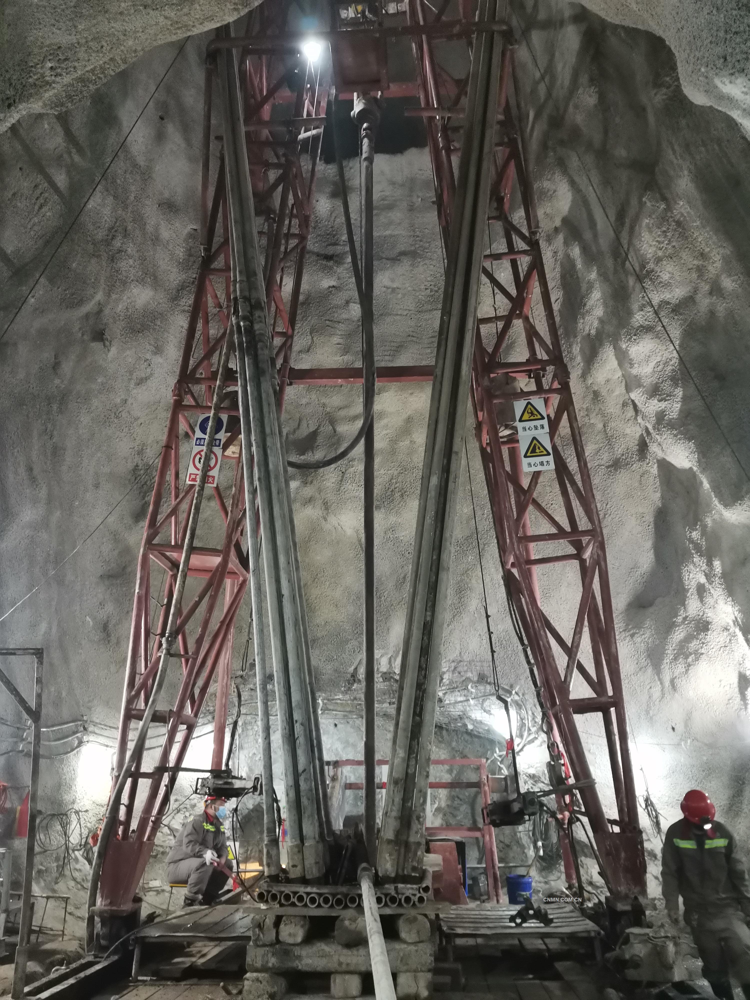 彝良馳宏毛坪鉛鋅礦鉆探注漿硐室現場 (3)