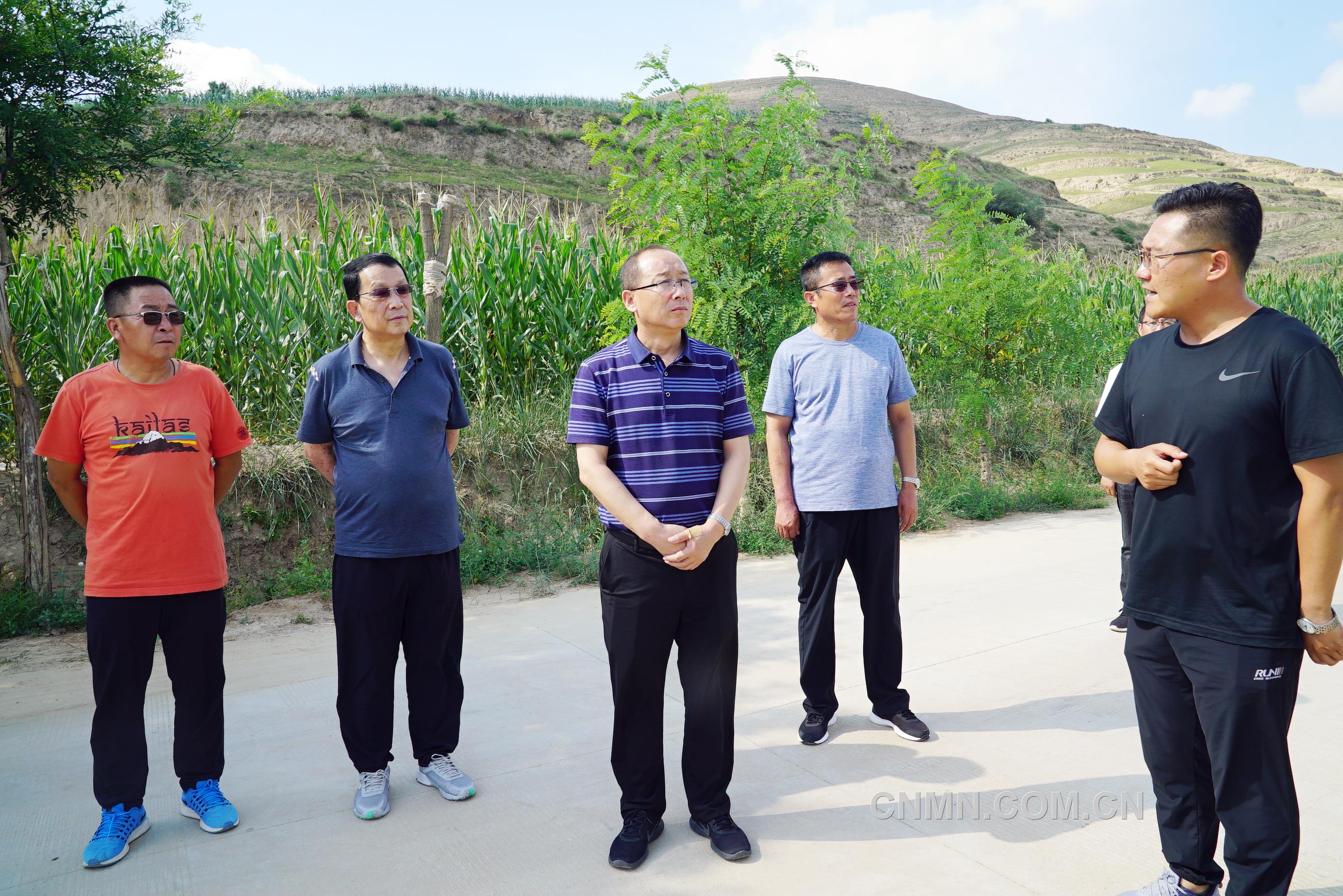 中色東方黨委書記、董事長李春光赴固原市西吉縣調研定點幫扶工作2