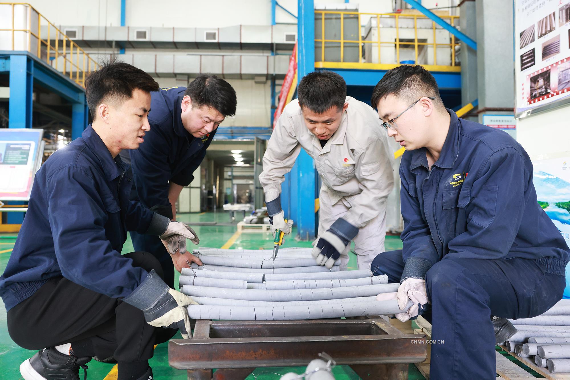 東方鉭業鉭鈮火法冶金分廠精煉班組榮獲第13屆寧夏青年五四獎章3